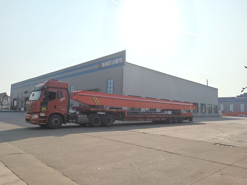 兩臺10噸跨度22.5米的電動單梁起重機(jī)，發(fā)往湖北黃岡